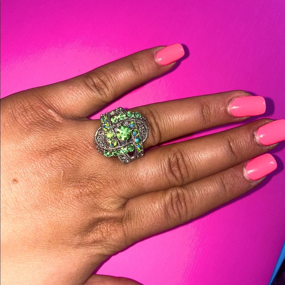 Green diamond ring. Adjustable ring. Worn once